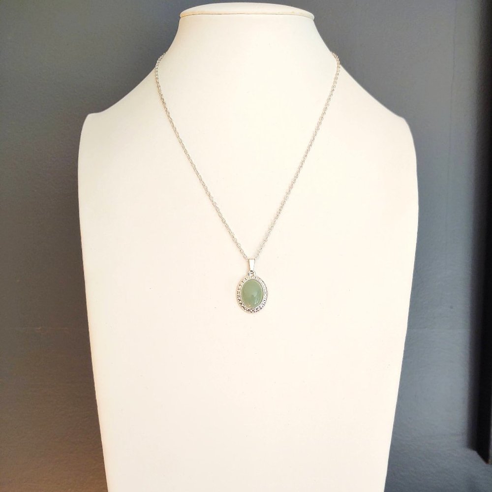 Silver necklace with pale green stone pendant - Picture 2 of 10